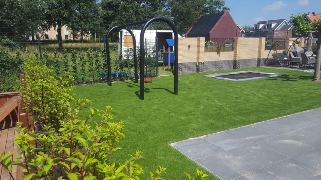 Tuin met damwand en vlonder in Zoetermeer Banfield Landscaping